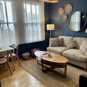 new-boho-vibes-cardiff-apartment.cardiffhotelswales.com/